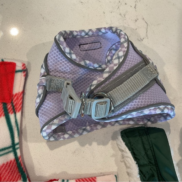 Small Dog Harness, Pink Sweater, 2 wraps Plaid one both w/Velcro & green w/Hat - Picture 2 of 6